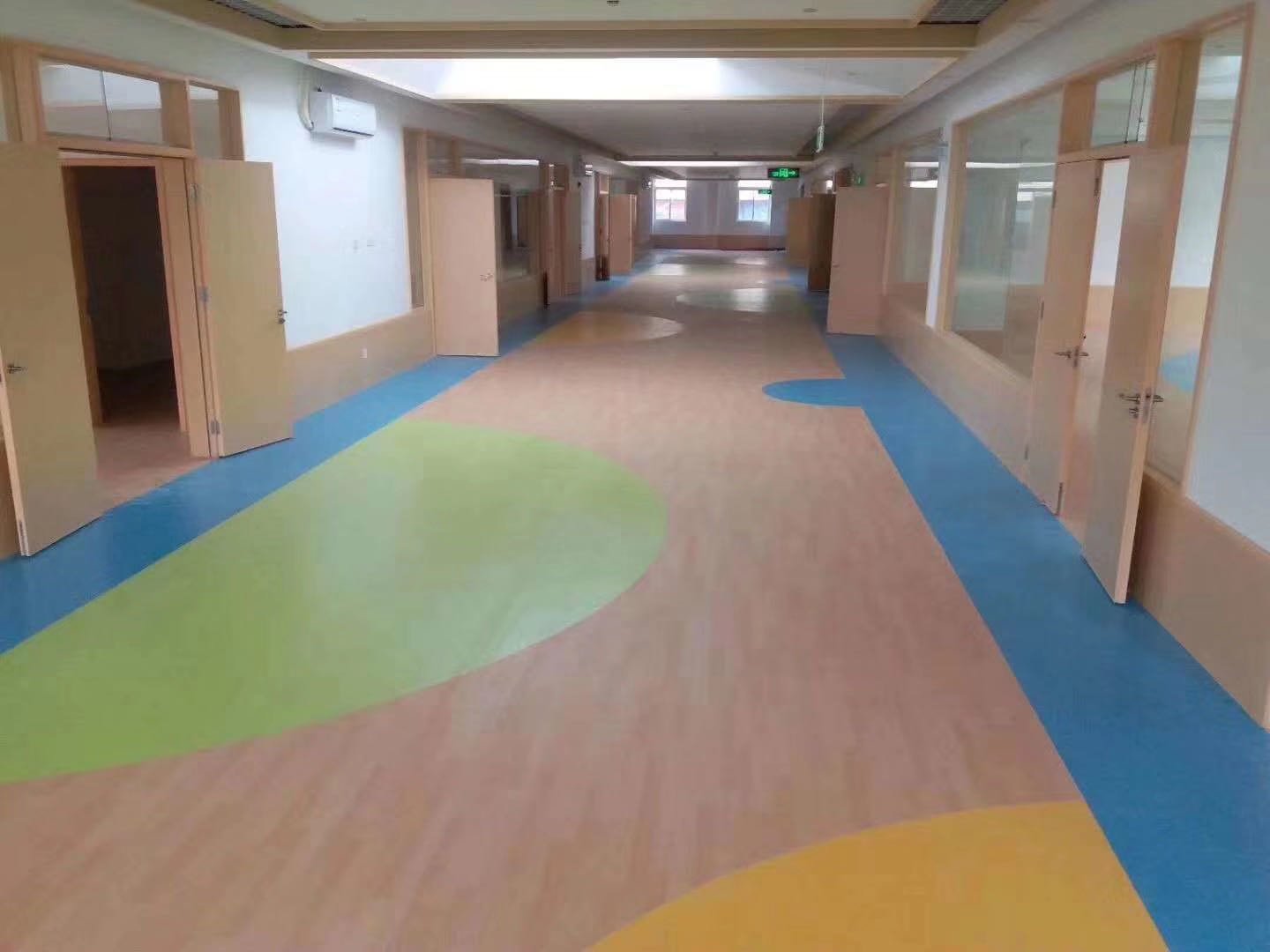 康养公寓 · 幼儿园走廊拼花现场实拍-长合建材